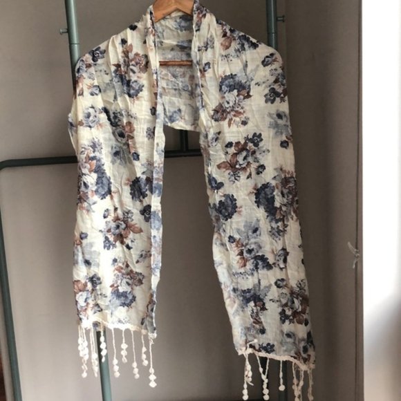 Handmade Scarf from Italy - Picture 3 of 9